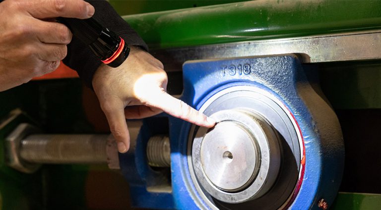 ביקורת על ציר במכונה