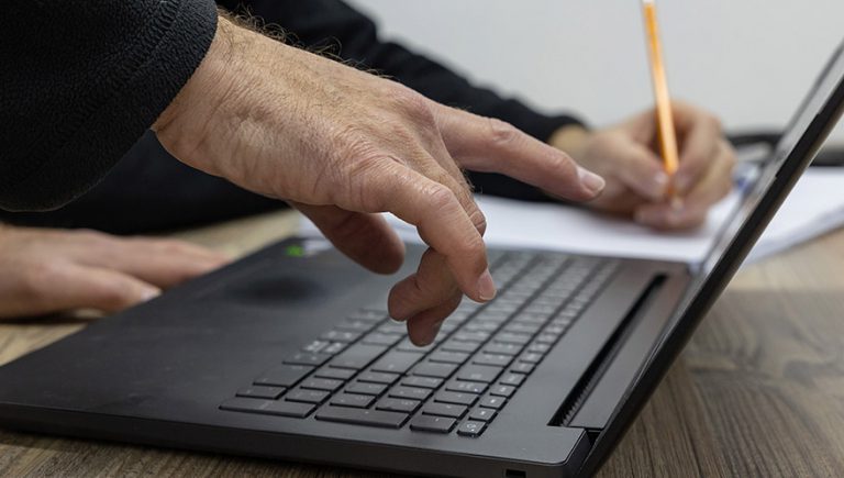 עבודה עם מחשב נייד