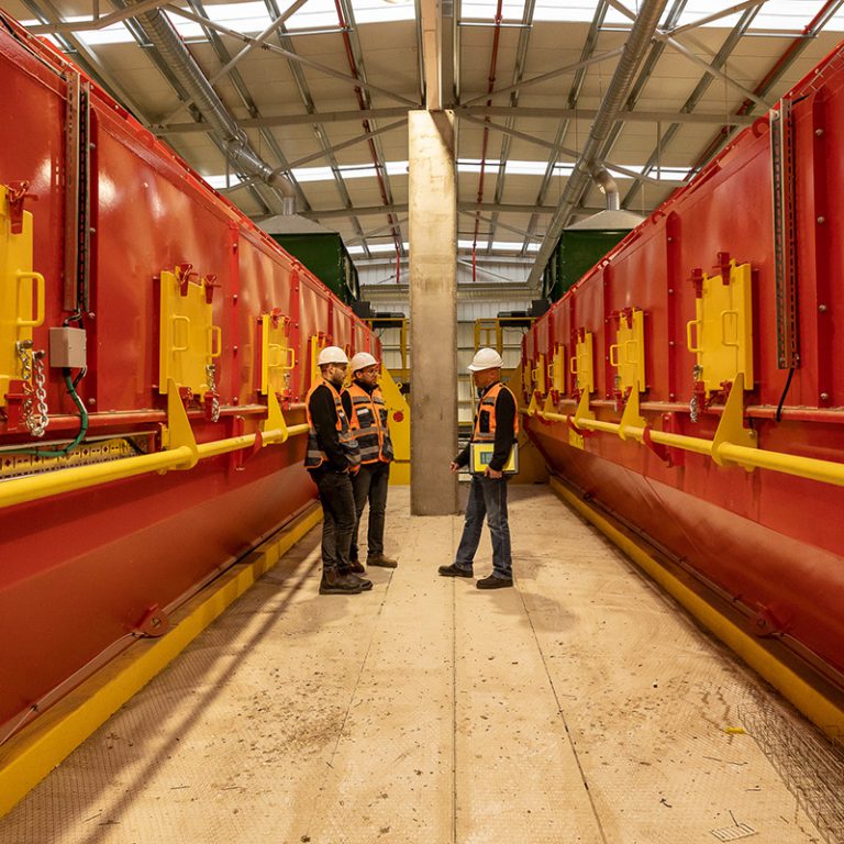 מהנדס וטכנאים במפעל